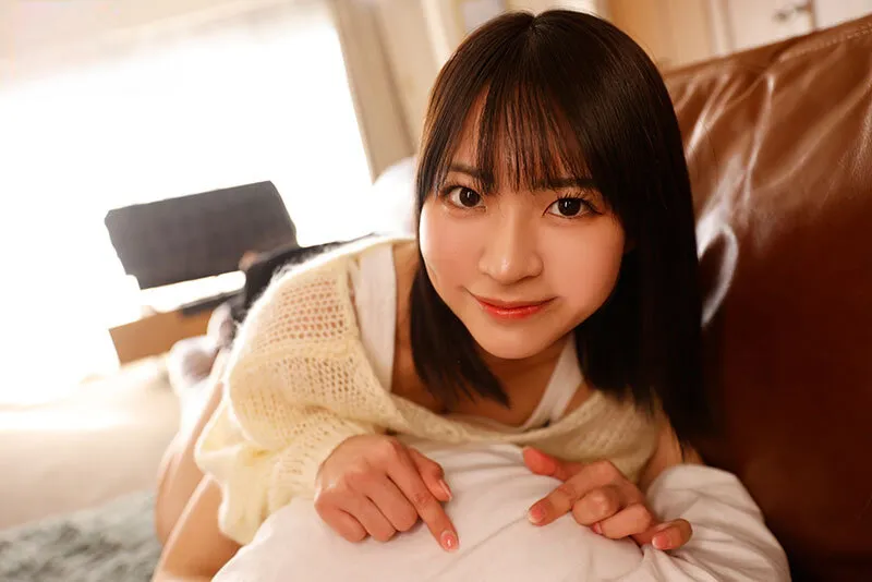 Chị gái lần đầu có anh bồ còn nhiều ngỡ ngàng nên mượn thằng nhỏ thằng em tập trước