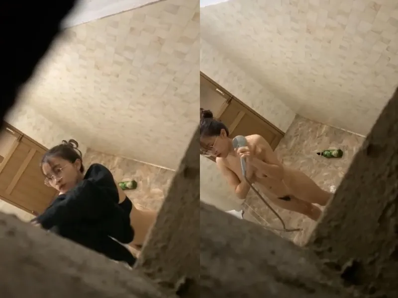 Quay lén con ghệ vú ngon tắm, khe cô bé chảy nước ròng ròng